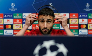 Nabil Fekir a eu un discours très rassembleur en conférence de presse, ce mardi, à la veille du choc face au Barça. Pau Barrena / AFP