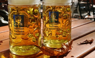 La bière consommée par l'Américain ne coûtait que 7,02 dollars.