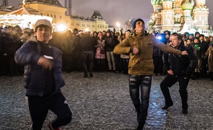 La place Rouge est un lieu traditionnel de rassemblement dans la nuit du 31 décembre au 1er janvier.