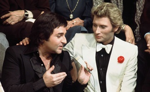 Richard Anthony et Johnny Hallyday à la télévision dans les années 1970.