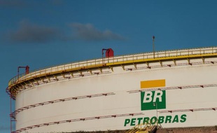 La compagnie pétrolière brésilienne Petrobras a annoncé samedi la vente pour 2,1 milliards de dollars (1,58 milliard d'euros) d'actifs dans le Golfe du Mexique dans le cadre de son plan de désinvestissement visant à accroître ses ressources financières.