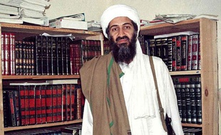 Image d'archive d'Oussama Ben Laden, prise en avril 1998 en Afghanistan.