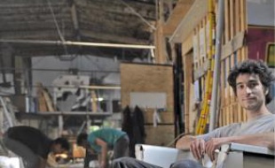 Adrien, un des 26 artistes du collectif.