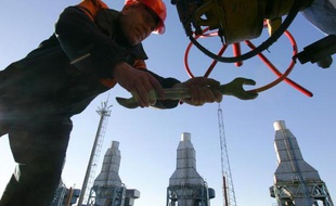 Le géant russe Gazprom a annoncé lundi avoir repoussé au 9 juin le passage au système de prépaiement pour ses livraisons de gaz à l'Ukraine
