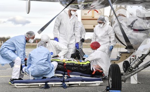 Des patients de Lyon transférés par avion vers des hôpitaux extérieurs.