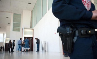 Un policier au tribunal de Pontoise (illustration).