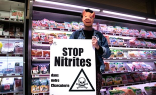 Une operation «coup de poing», le 5 février 2018, dans une grande surface pour dénoncer l'utilisation des nitrites, des conservateurs utilises pour la couleur du jambon et qui seraient responsables de 20% des cancers colorectaux.