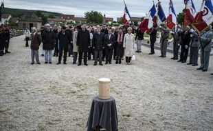 Un dernier hommage a été rendu samedi en Saône-et-Loire à Raymond Aubrac, décédé le 10 avril à l'âge de 97 ans, qui formait "un couple mythique de la Résistance" avec son épouse Lucie, aux côtés de laquelle ses cendres ont été inhumées