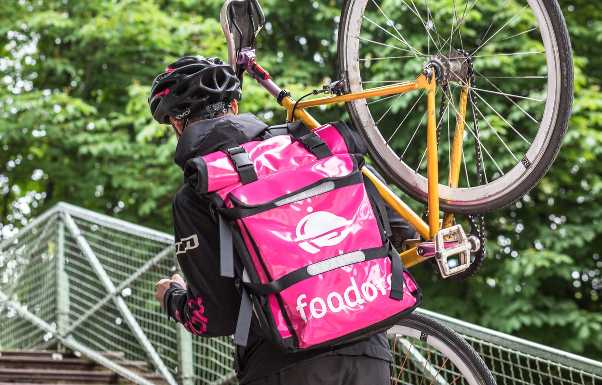 Livraison de repas Foodora et ses 50 coursiers v lo d barquent