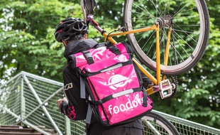 Un livreur à vélo Foodora