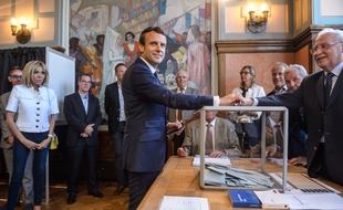Le président Emmanuel Macron devrait obtenir une forte majorité à l'Assemblée nationale avec 70 à 78% des députés En marche !