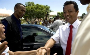 Le président malgache Marc Ravalomanana a affirmé dimanche qu'il ne démissionnerait "jamais" peu après avoir été acclamé par 5.000 de ses partisans rassemblés devant le palais présidentiel à Antananarivo.