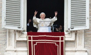 Après sa démission jeudi, Benoît XVI se fera appeler "Sa Sainteté Benoît XVI, pape émérite" ou "Sa Sainteté Benoît XVI, pontife romain émérite", a annoncé mardi le porte-parole du Saint-Siège, le père Federico Lombardi.