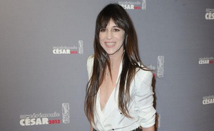 Charlotte Gainsbourg arrive à la cérémonie des Césars le 22 février 2013