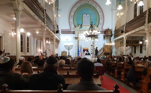 Hommage aux victimes de Pittsburgh à la synagogue de Lille.