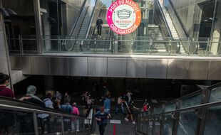 Panneau d'information dans la station Jean Jaures du metro Toulousain concernant l'obligation de porter un masque, le 10 septembre 2020.