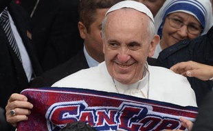 Le pape François, grand fan de l'équipe de San Lorenzo, le 25 juillet 2013.