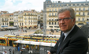 Jean-Pierre Moure (PS) gagnerait la mairie dans tous les cas de figure.
