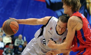 Le CSKA Moscou et le Panathinaïkos Athènes ont poursuivi leur promenade de santé mercredi lors de la 2e journée de la Ligue des champions messieurs de basket-ball, au contraire de l'Efes Istanbul, étonnamment surpris sur son parquet par Charleroi (79-80).