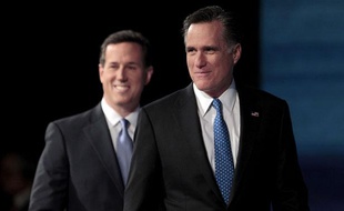 Rick Santorum et Mitt Romney à Myrtle Beach, en Caroline du Sud (Etats-Unis), le 16 janvier 2012.