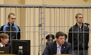 La Cour suprême du Bélarus a condamné mercredi à la peine de mort deux hommes accusés d'avoir commis l'attentat qui a fait 15 morts en avril dans le métro de Minsk, la capitale de ce pays qui est le seul du continent européen à procéder encore à des exécutions.