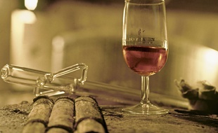 Illustration d'un verre de cognac Rémy Martin.