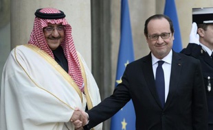 Le président François Hollande accueille le le prince héritier saoudien Mohammed ben Nayef, à l'Elysée le 4 mars 2016