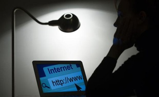 Des syndicats de producteurs et distributeurs de cinéma ont obtenu jeudi que la justice ordonne aux fournisseurs d'accès à internet et moteurs de recherche de bloquer des sites de streaming, selon un jugement du tribunal de grande instance de Paris consulté par l'AFP.