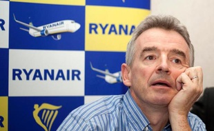 La compagnie aérienne à bas coûts irlandaise Ryanair a provoqué mercredi un coup de tonnerre dans le ciel européen en annonçant l'ouverture d'une base à Bruxelles, cause d'inquiétudes pour ses concurrents et pour les aéroports régionaux comme celui de Charleroi.