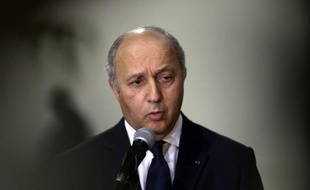 Le ministre français des Affaires étrangères, Laurent Fabius, a affirmé dimanche à Tel-Aviv que "la guerre n'est pas une option" et qu'il y a "urgence à intervenir" pour obtenir un cessez-le-feu entre Israël et les groupes armés palestiniens de la bande de Gaza.