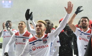Fernando Marçal et tout l'OL ont fêté cette qualification avec leurs supporters après la rencontre.