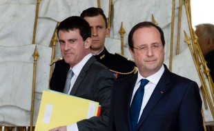 Manuel Valls (gauche) et le président de la République François Hollande à Paris le 19 mars 2014