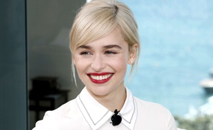 Emilia Clarke dans la suite suite Kering, pour le dernier talk Woman in Motion à Cannes le 15 mai 2018.
