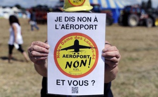 Un manifestant opposant à l'aéroport Notre-Dame-des-Landes lors du rassemblement festif du 3 août 2013.