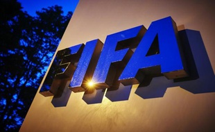 Le logo de la Fifa au siège de l'instance, à Zurich le 2 juin 2015