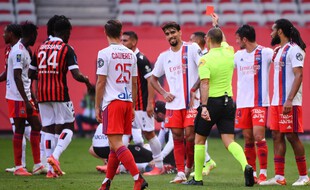 Le carton rouge qui va accélérer le drame lyonnais à Nice.