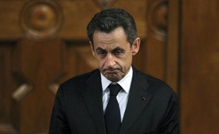 Nicolas Sarkozy a reconnu vendredi les "injustices" dont la France s'est rendue coupable à l'endroit des harkis, et soigné son image auprès des rapatriés d'Algérie, avec l'ambition de regagner les suffrages d'une communauté pied-noir que lui dispute âprement le Front national.