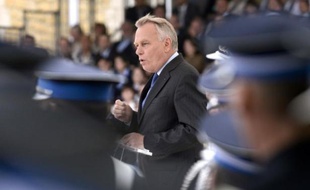 Le Premier ministre Jean-Marc Ayrault a insisté lundi sur l'importance que son gouvernement attachait aux questions de sécurité, "un des piliers de notre cohésion nationale", et a promis pour les prochains mois un nouvel "outil statistique" dans ce domaine.