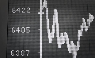 Les Bourses européennes ont de nouveau reculé mardi alors que s'aggravaient les inquiétudes des investisseurs à l'égard de la situation économique espagnole et de ses conséquences pour la zone euro.