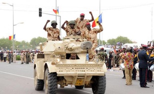 Des soldats tchadiens de retour du Mali, dans les rues de N'Djamena, le 13 mai 2013
