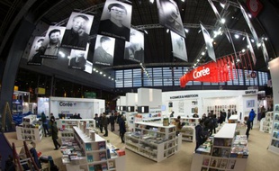 Le stand de la littérature sud-coréenne, invitée d'honneur, au Salon du Livre Porte de Versailles à Paris le 16 mars 2016