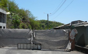 Des barrages artisanaux dans les rues de Mamoudzou, préfecture de Mayotte, le 26 octobre 2011.