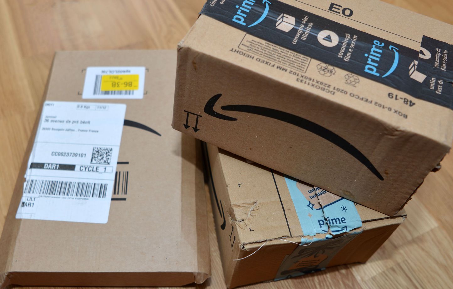 EtatsUnis 150 colis Amazon arrivent chez elle par erreur, elle donne tout aux hôpitaux