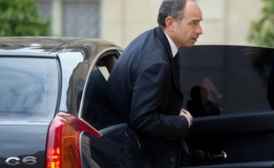Jean-François Copé, secrétaire général de l'UMP, a demandé à François Hollande, qui l'a reçu lundi, que "sur les grands sujets internationaux, on transgresse les divergences partisanes habituelles pour parler d'une seule et même voix".