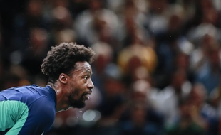 Gaël Monfils s'est fait croquer par Shapovalov en quart de finale à Bercy.