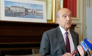 Alain Juppé, maire de Bordeaux et membre du triumvirat chargé provisoirement de la direction de l'UMP, lors d'une conférence de presse le 23 juin à Bordeaux