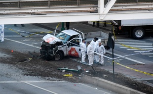 Le chauffeur d'une camionnette a fauché des cyclistes mardi 31 octobre 2017 dans le sud de Manhattan, faisant huit morts et au moins 11 blessés dans un acte qualifié de terrorisme par les autorités.
/ AFP PHOTO / Don EMMERT