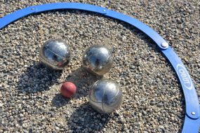 Une partie de pétanque (illustration)