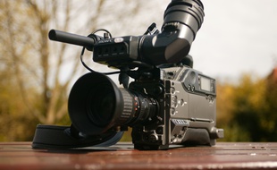 Une caméra vidéo.