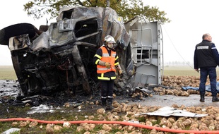 Le poids lourd accidenté le 14 novembre 2016 sur la RN25 dans le Pas-de-Calais